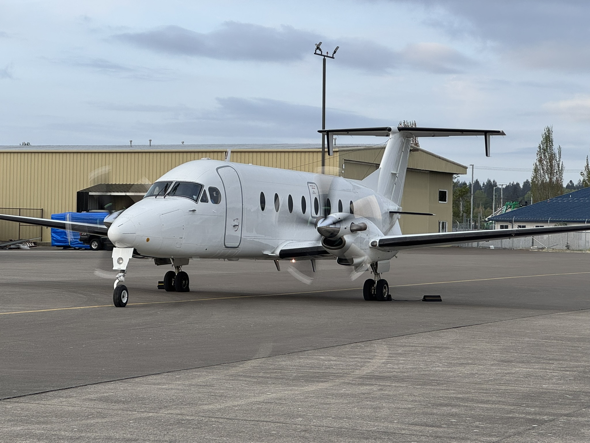Beech 1900D Sn UE-64